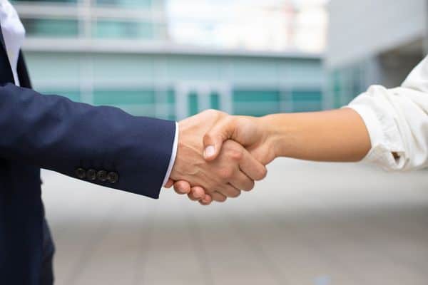 Vente d’un local commercial, le locataire est-il prioritaire ?