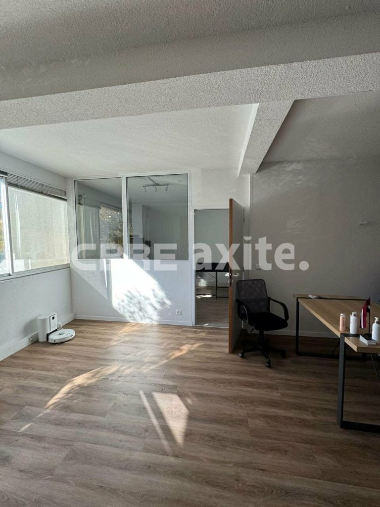 Bureaux de 100 m² à louer à Annecy-le-Vieux, photo 3 sur 6