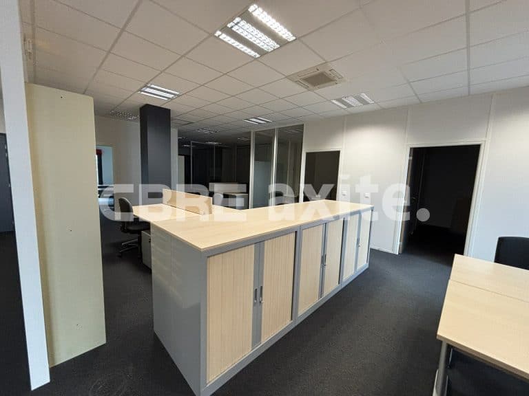 Bureaux à louer SAINT PIERRE EN FAUCIGNY 74.21936 - 74.21936_LOCATION_Bureaux_SAINT_PIERRE_EN_FAUCIGNY_1.jpg