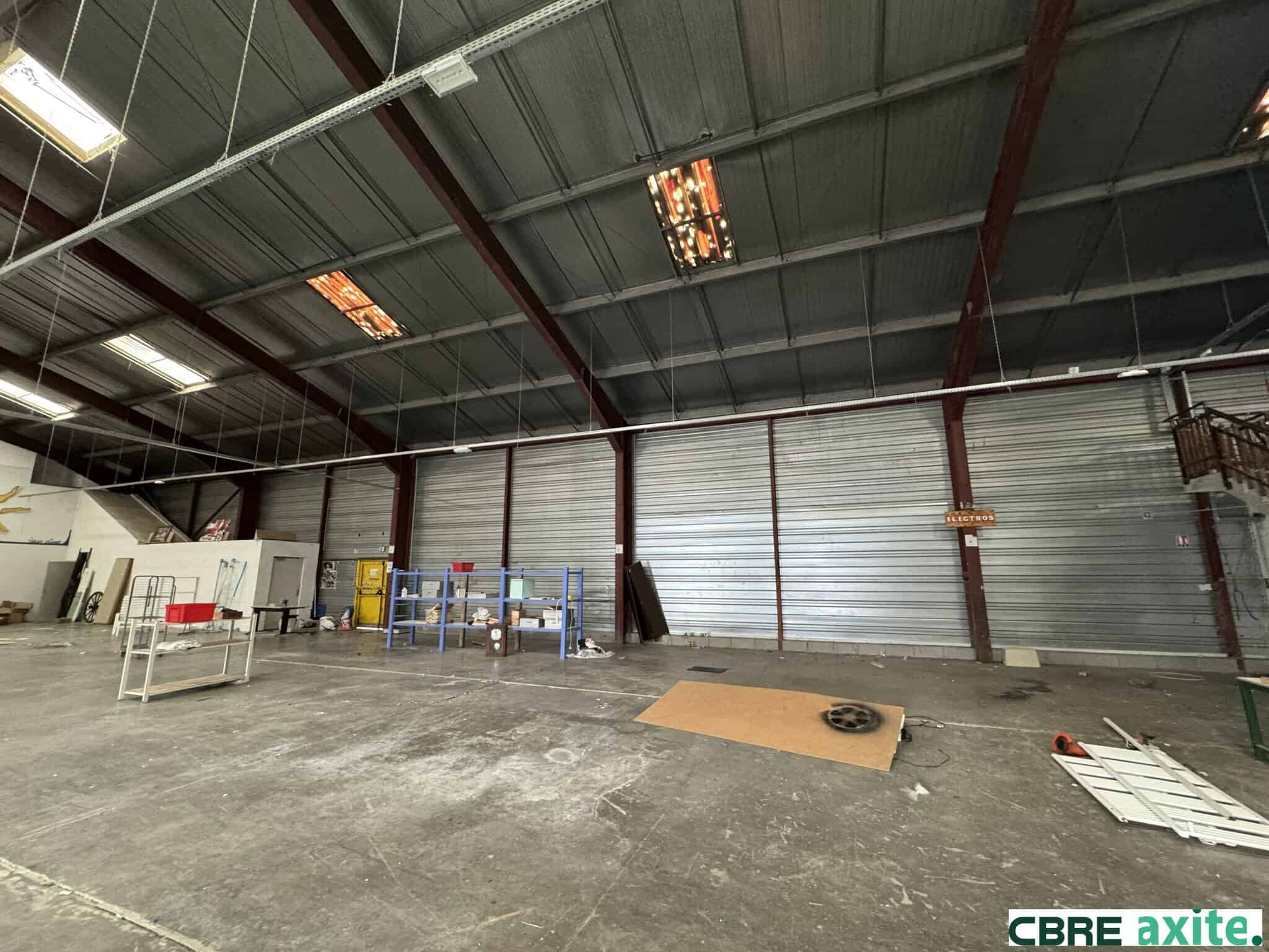 Locaux d'activités à vendre LA MURE 38.100727 - 38.100727_VENTE_Activites_LA_MURE_1.jpg