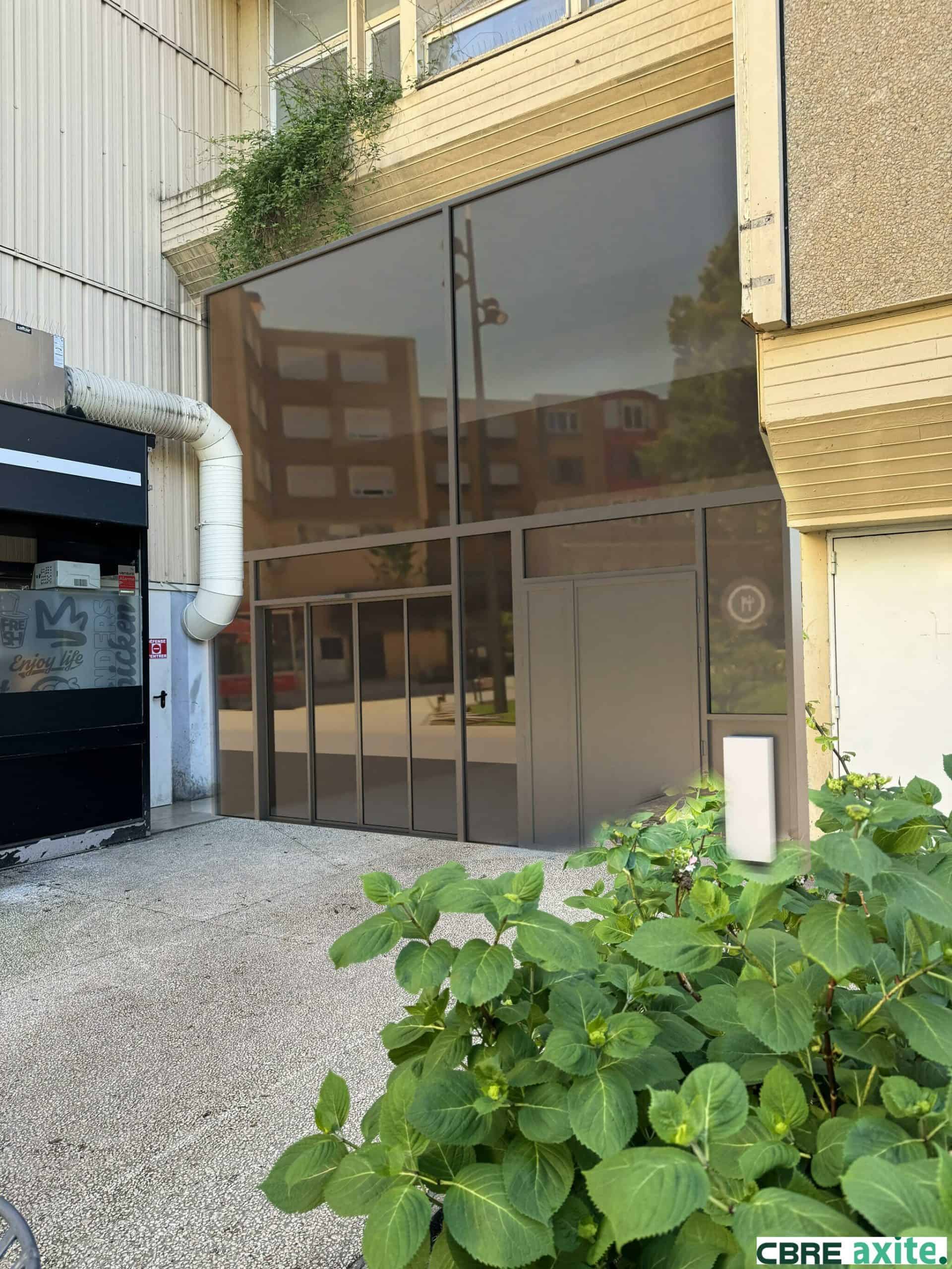 Local commercial à louer BOURGOIN JALLIEU 38.100744 - 38.100744_LOCATION_Commerces_BOURGOIN_JALLIEU_1.jpg