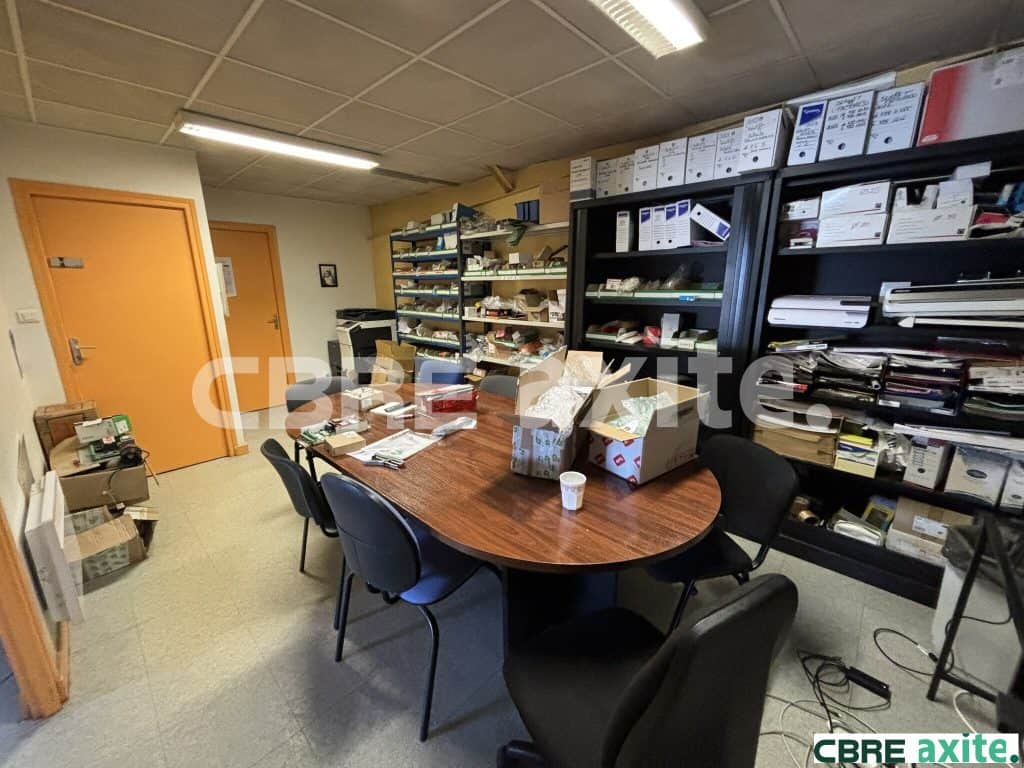 Local d’activité de 250 m² à louer à Bourgoin-Jallieu, photo 3 sur 4