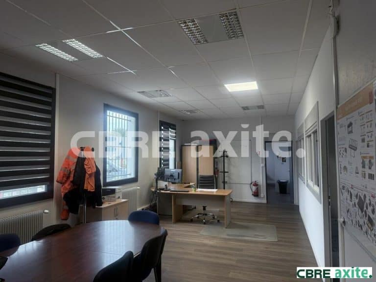 Locaux d'activités à vendre LA CÔTE-SAINT-ANDRÉ 38.100889 - 38.100889_VENTE_Activites_LA_COTE-SAINT-ANDRE_3.jpg