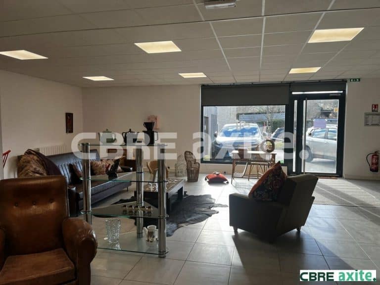 Local commercial à louer BOURGOIN JALLIEU 38.100992 - 38.100992_LOCATION_Commerces_BOURGOIN_JALLIEU_2.jpg