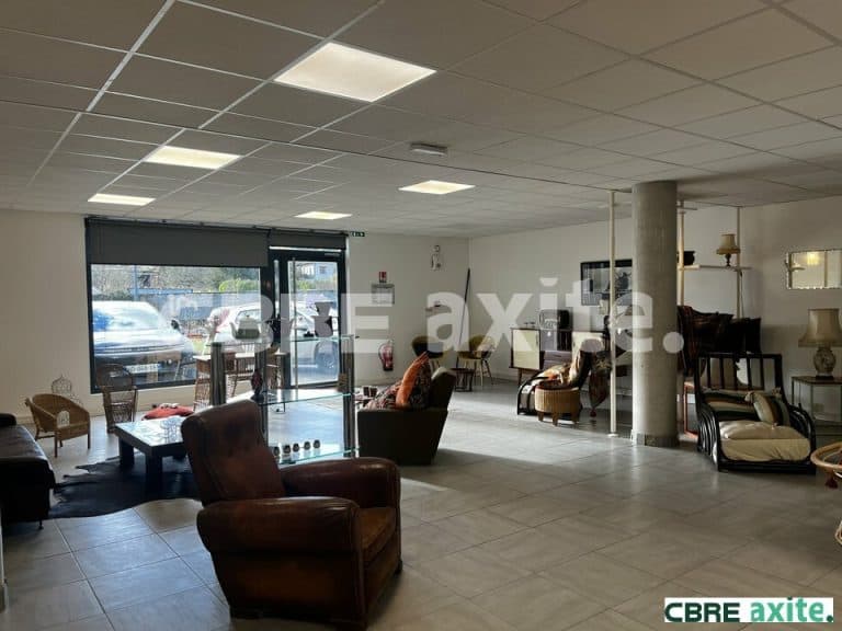 Local commercial à louer BOURGOIN JALLIEU 38.100992 - 38.100992_LOCATION_Commerces_BOURGOIN_JALLIEU_3.jpg