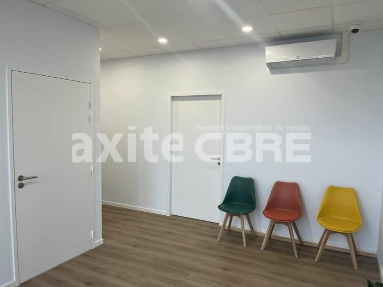 Bureaux à louer L'ISLE D'ABEAU 38.99925 - 38.99925_LOCATION_Bureaux_L-ISLE_D-ABEAU_3.jpg