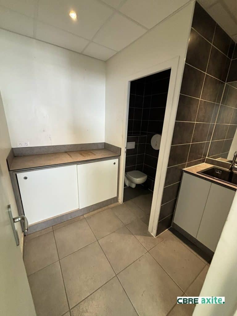 Locaux d'activités à louer CHALLES LES EAUX 73.23267 - 73.23267_LOCATION_Activites_CHALLES_LES_EAUX_8.jpg