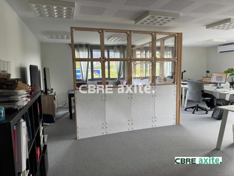 Bureaux à louer BARBERAZ 73.23476 - 73.23476_LOCATION_Bureaux_BARBERAZ_1.jpg