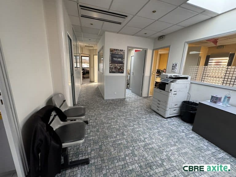 Bureaux à louer BARBERAZ 73.23478 - 73.23478_LOCATION_Bureaux_BARBERAZ_1.jpg