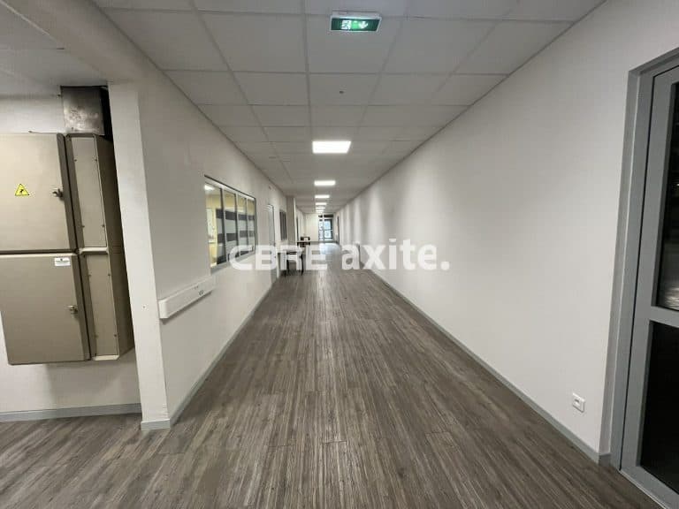 Locaux d'activités à louer SAINT-RÉMY-DE-MAURIENNE 73.23504 - 73.23504_LOCATION_Activites_SAINT-REMY-DE-MAURIENNE_8.jpg