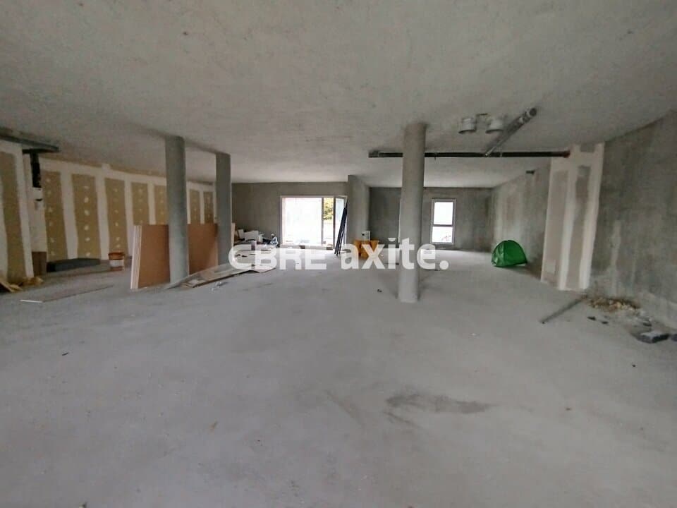 Local commercial de 173 m² à vendre à Saint-Genis-Pouilly, photo 3 sur 3