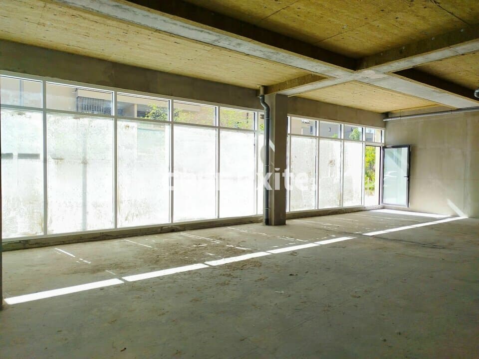 Local commercial de 81,1 m² à vendre à Ferney-Voltaire, photo 4 sur 4