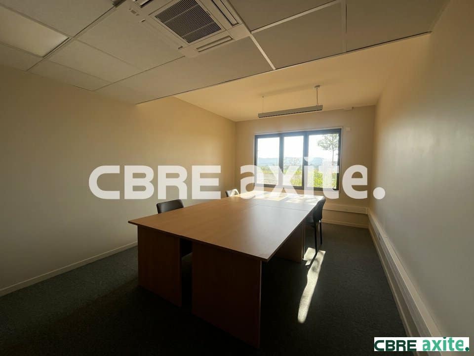 Local d’activité de 595 m² à louer à Saint-Maurice-de-Rémens, photo 2 sur 7