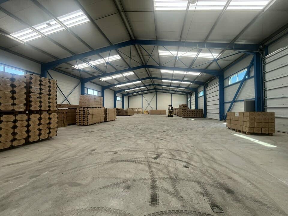 Entrepôts de 320 à 960 m² à louer à Baix, photo 2 sur 4