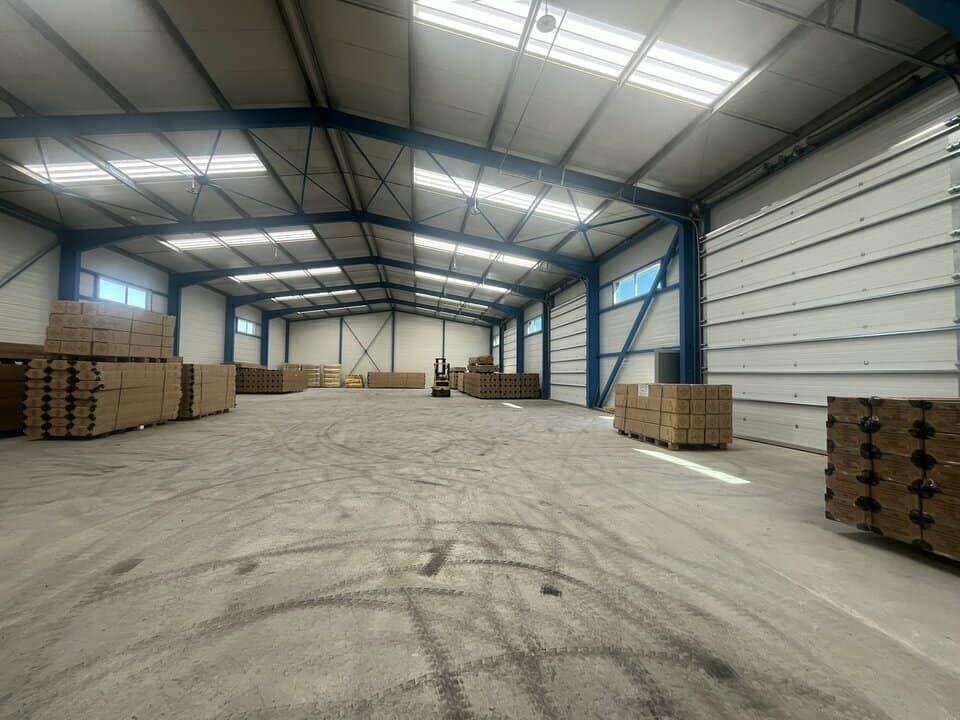 Entrepôts de 320 à 960 m² à louer à Baix, photo 3 sur 4