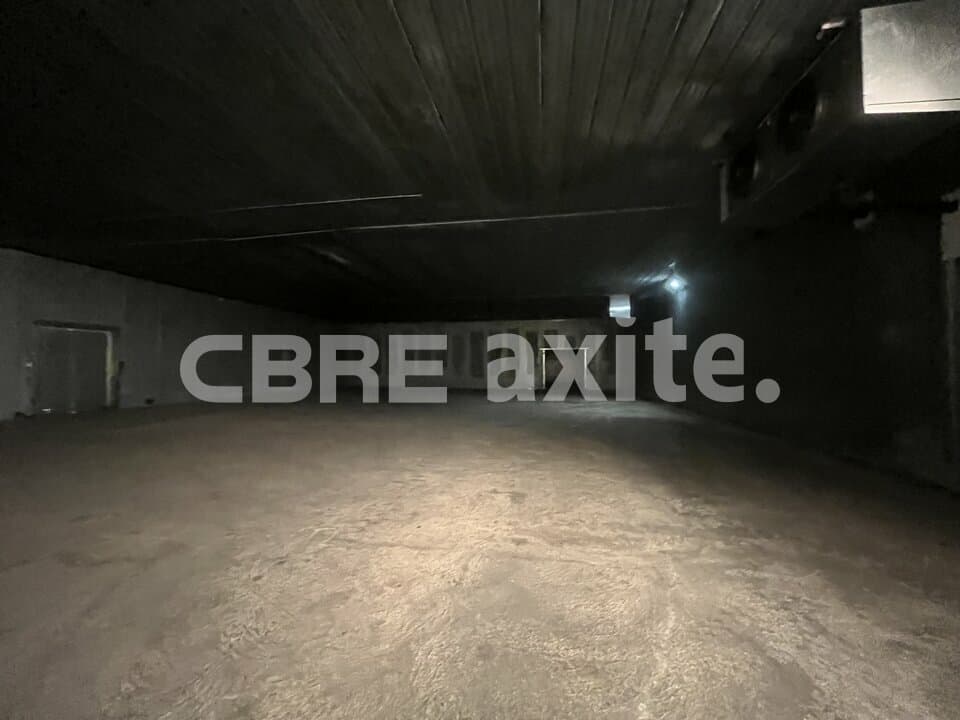 Entrepôts de 890 m² à louer à Guilherand-Granges, photo 2 sur 5