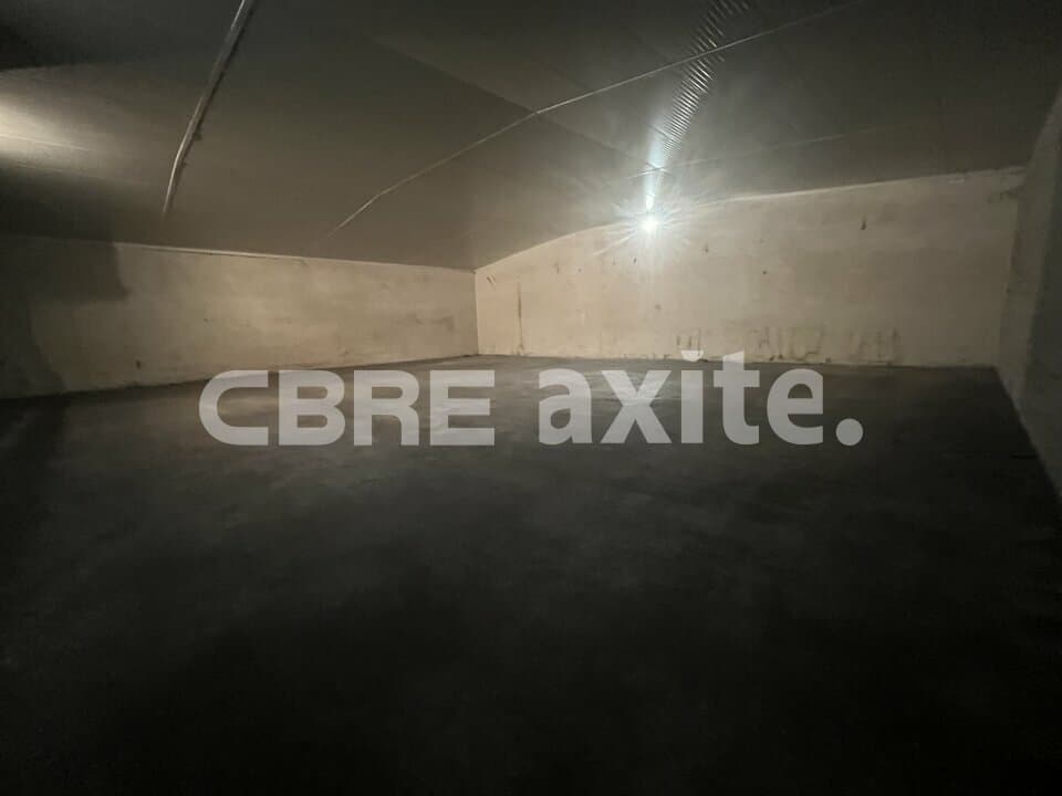 Entrepôts de 890 m² à louer à Guilherand-Granges, photo 3 sur 5