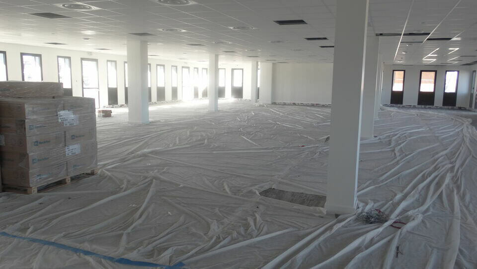 Bureaux de 123,5 à 765,5 m² à vendre à Alixan, photo 2 sur 5