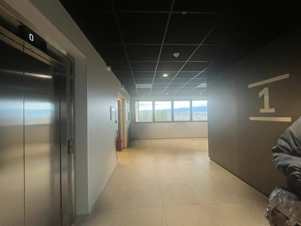 Bureaux de 18,1 à 100,8 m² à louer à Alixan, photo 3 sur 4