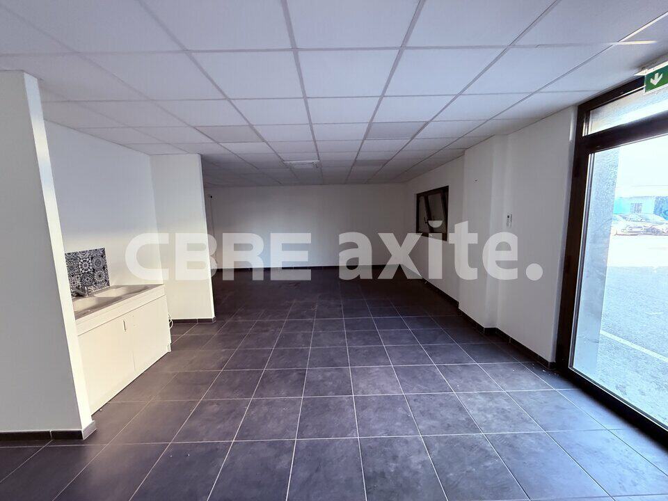 Local d’activité de 257 m² à louer à Bourg-lès-Valence, photo 2 sur 4