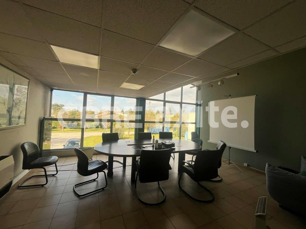 Local d’activité de 2 020 m² à vendre à Valence, photo 3 sur 5
