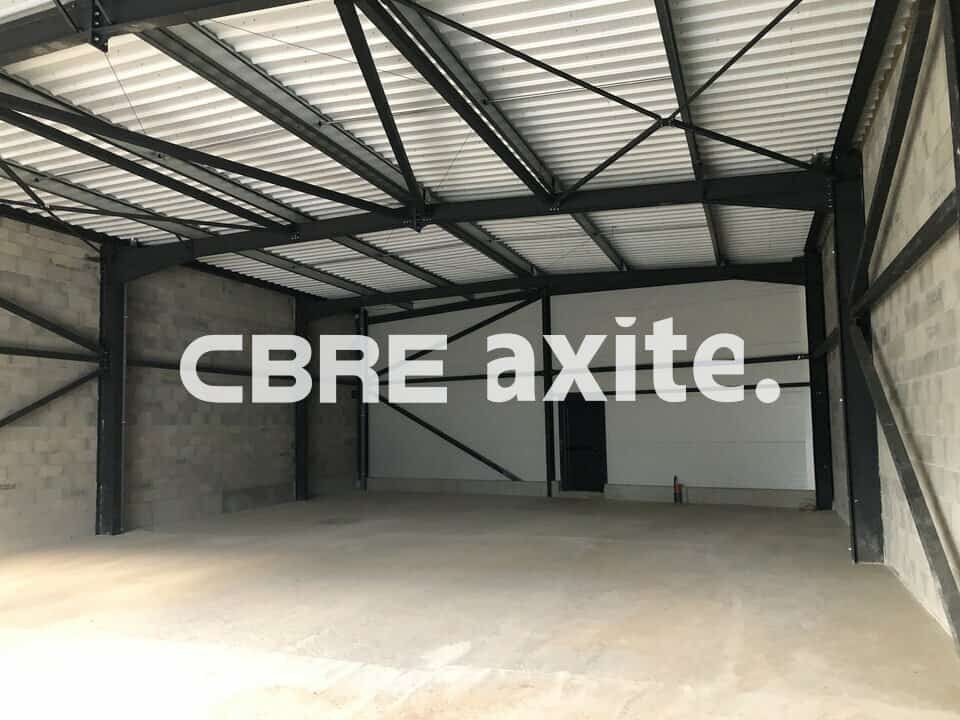 Local commercial de 250 m² à louer à Pont-de-l'Isère, photo 2 sur 3