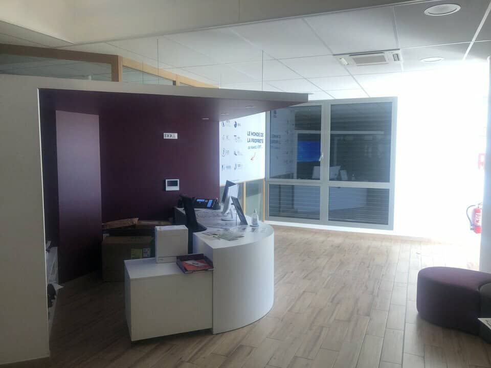 Bureaux de 963 m² à louer à Valence, photo 2 sur 8