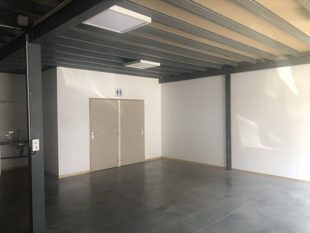 Local commercial de 200 m² à louer à Valence, photo 2 sur 6
