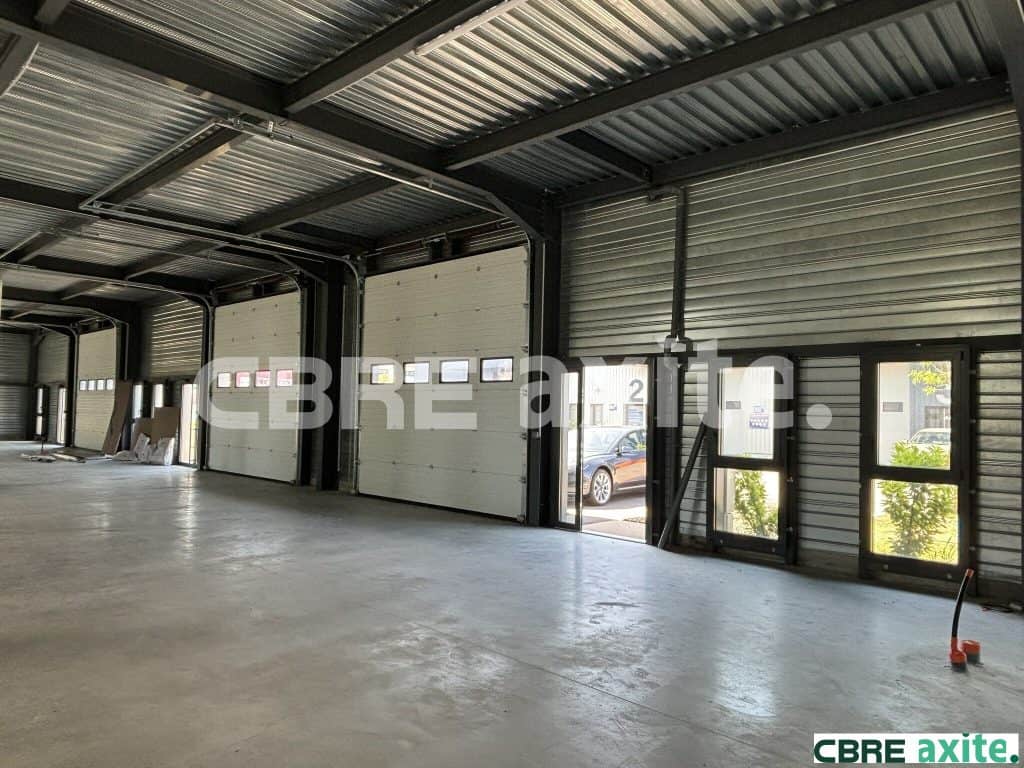 Local d’activité de 286 à 1 200 m² à louer à Bourgoin-Jallieu, photo 3 sur 5