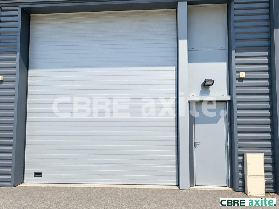 Local d’activité de 545 m² à louer à Fontaine, photo 4 sur 4