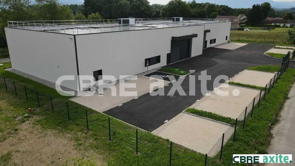 Local d’activité de 685 à 1 380 m² à vendre à Aoste, photo 2 sur 6