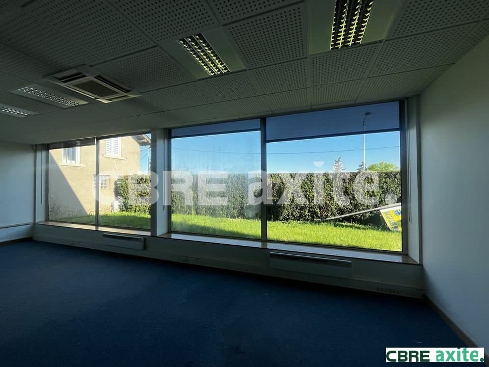 Bureaux de 374 m² à vendre à Domarin, photo 4 sur 6
