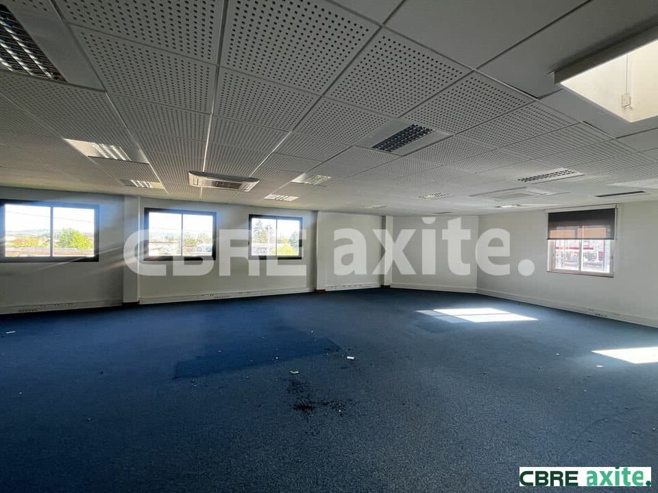 Bureaux de 374 m² à vendre à Domarin, photo 5 sur 6
