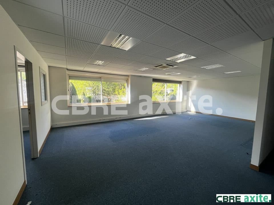 Bureaux de 374 m² à vendre à Domarin, photo 6 sur 6