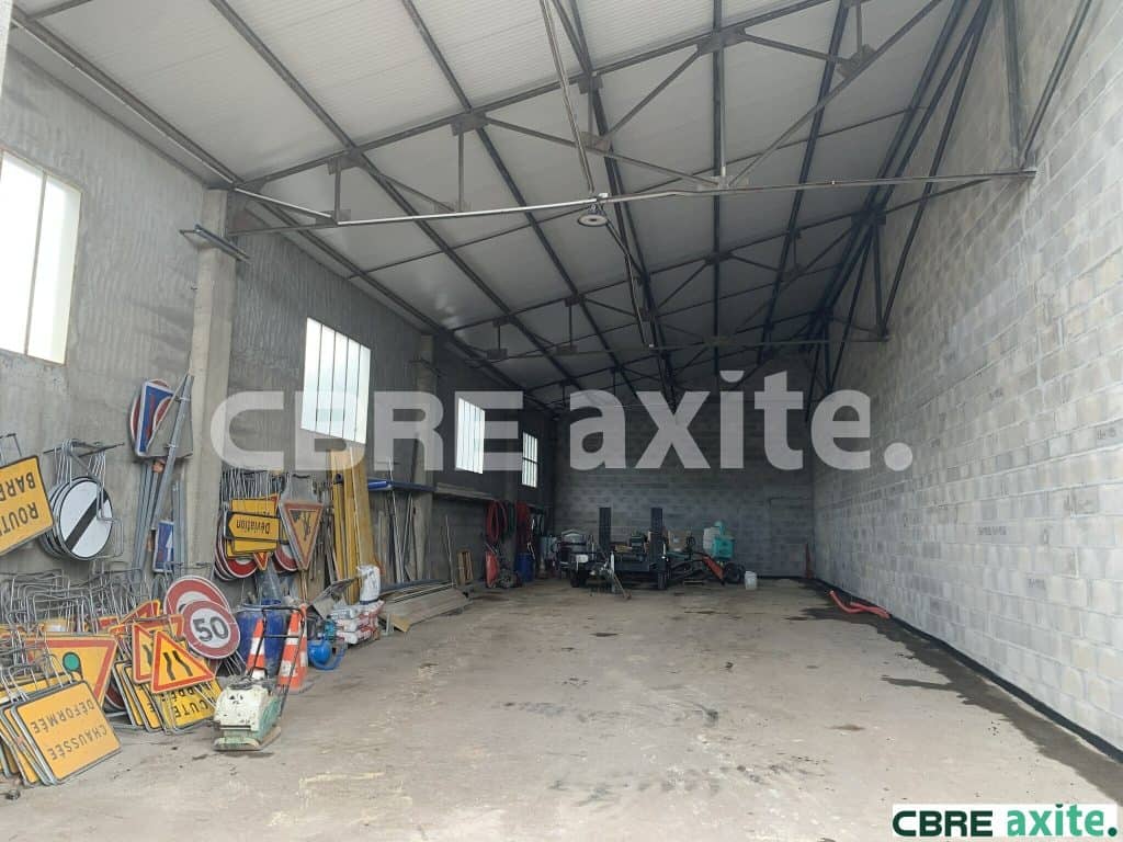 Local d’activité de 660 m² à vendre à Ruy-Montceau, photo 3 sur 5