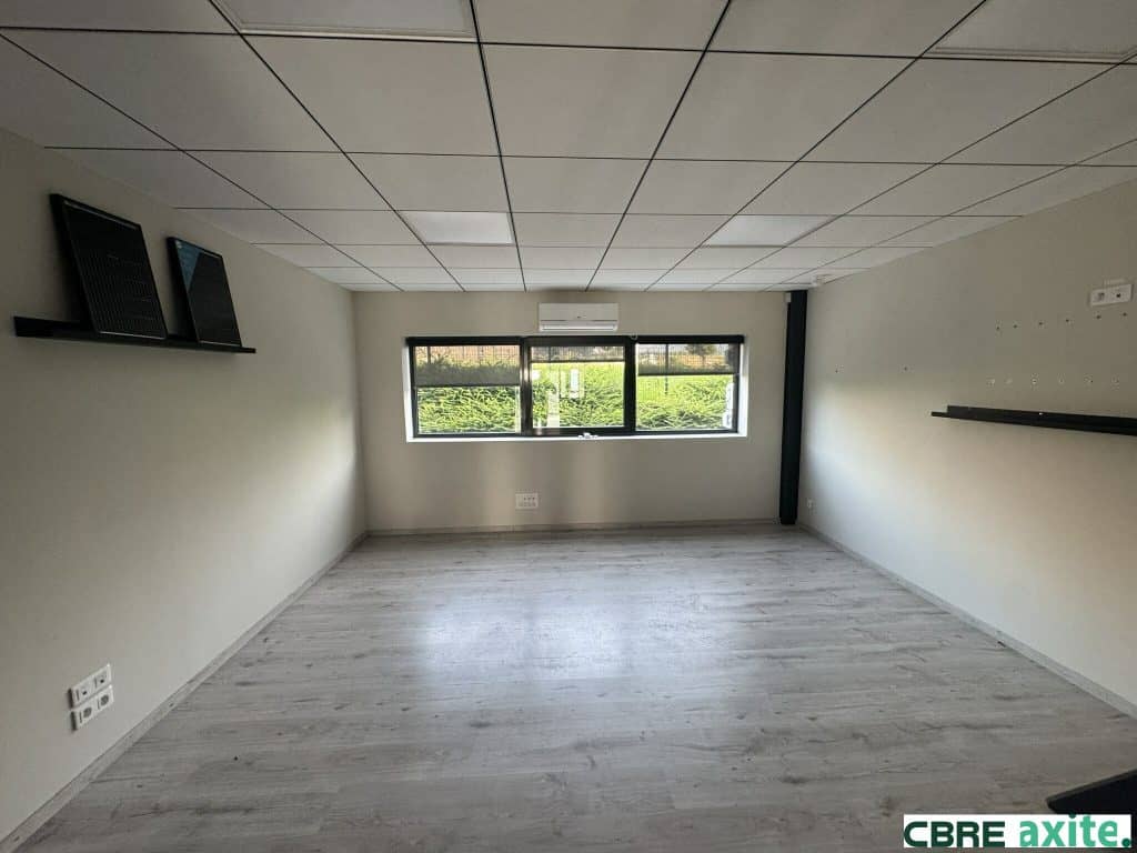 Local d’activité de 251 m² à louer à Voiron, photo 4 sur 7
