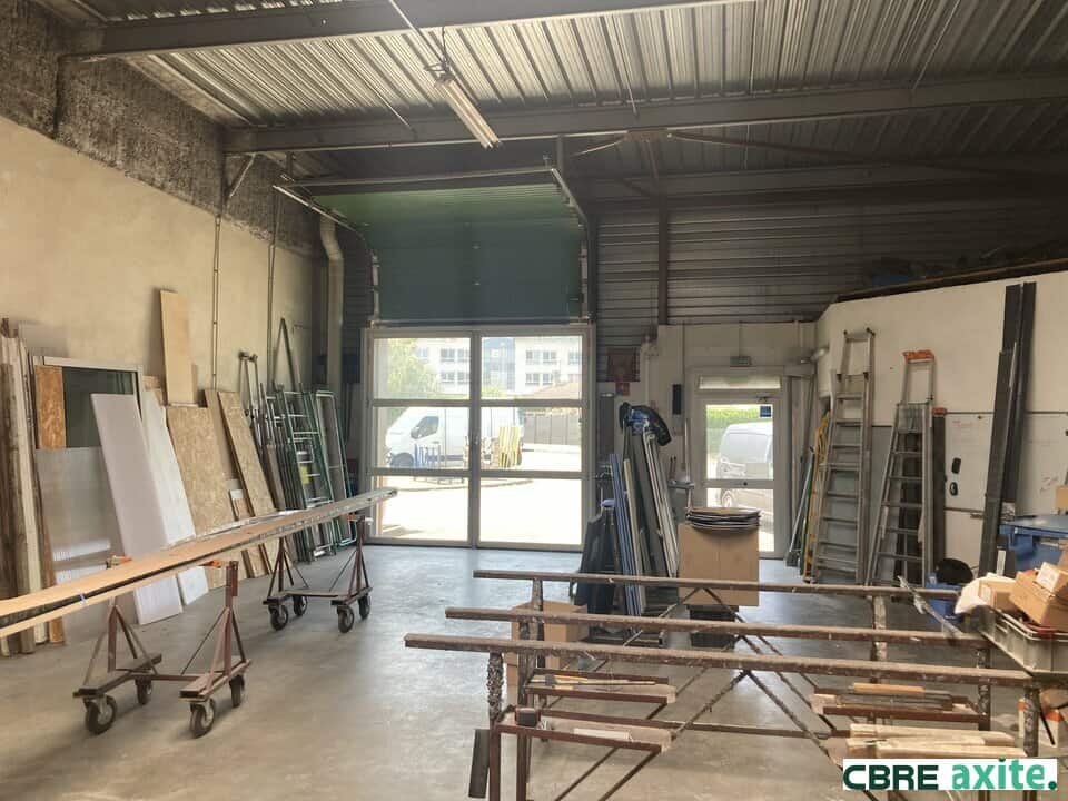 Local d’activité de 347 m² à louer à Seyssins, photo 2 sur 8