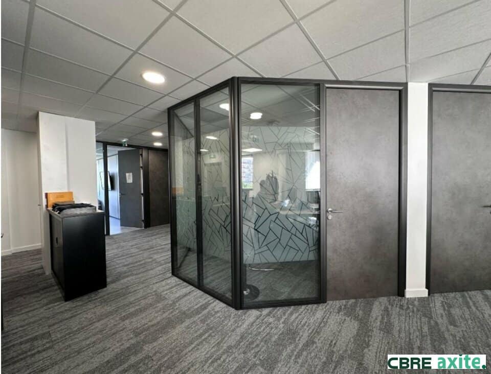 Bureaux de 106,5 à 651,5 m² à louer à Seyssinet-Pariset, photo 2 sur 8