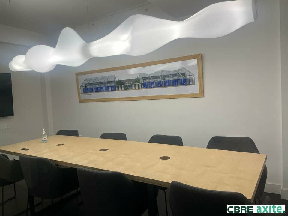 Bureaux de 244 m² à louer à Fontaine, photo 6 sur 8