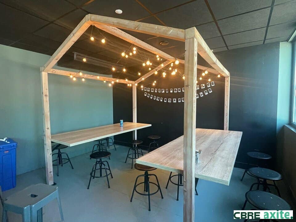 Bureaux de 244 m² à louer à Fontaine, photo 8 sur 8