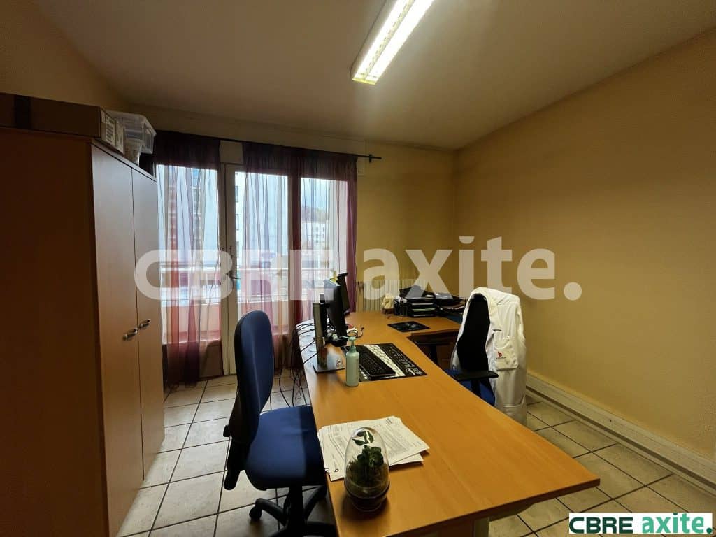 Local commercial de 354 m² à vendre à Bourgoin-Jallieu, photo 2 sur 5