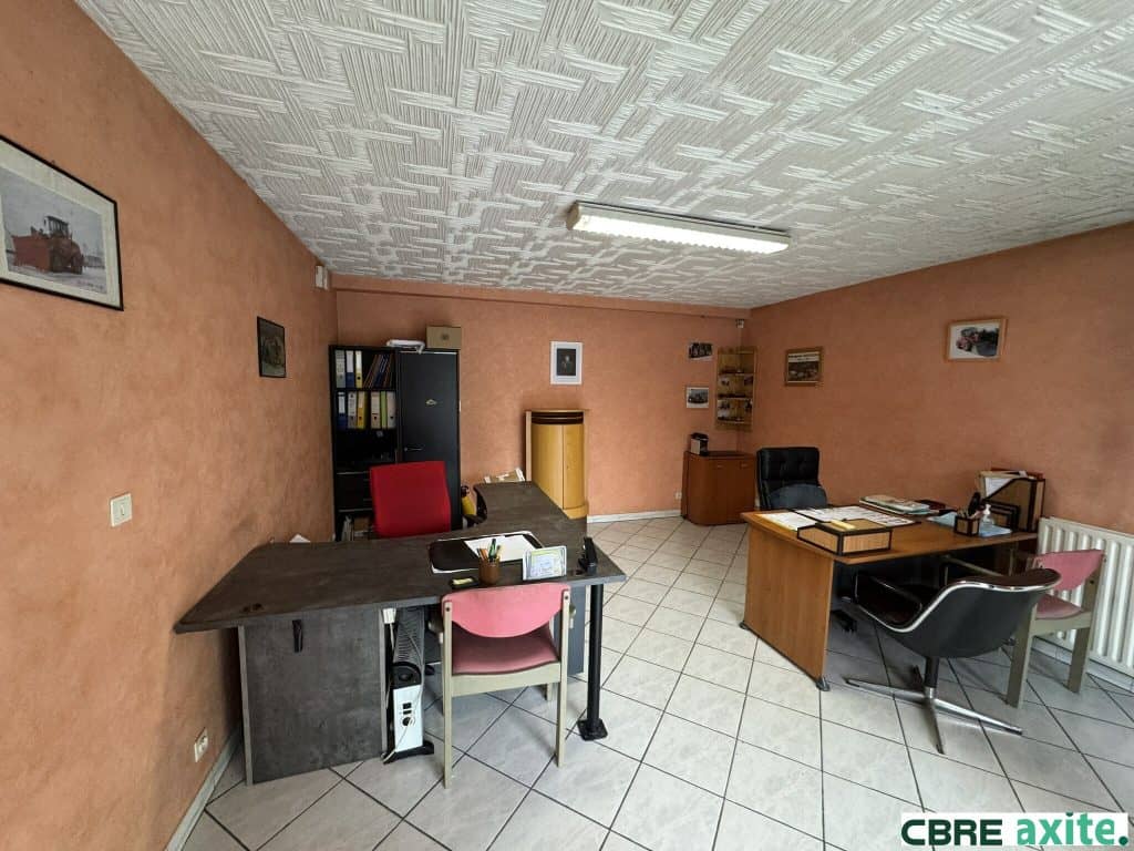 Local d’activité de 213 m² à louer à Échirolles, photo 2 sur 3
