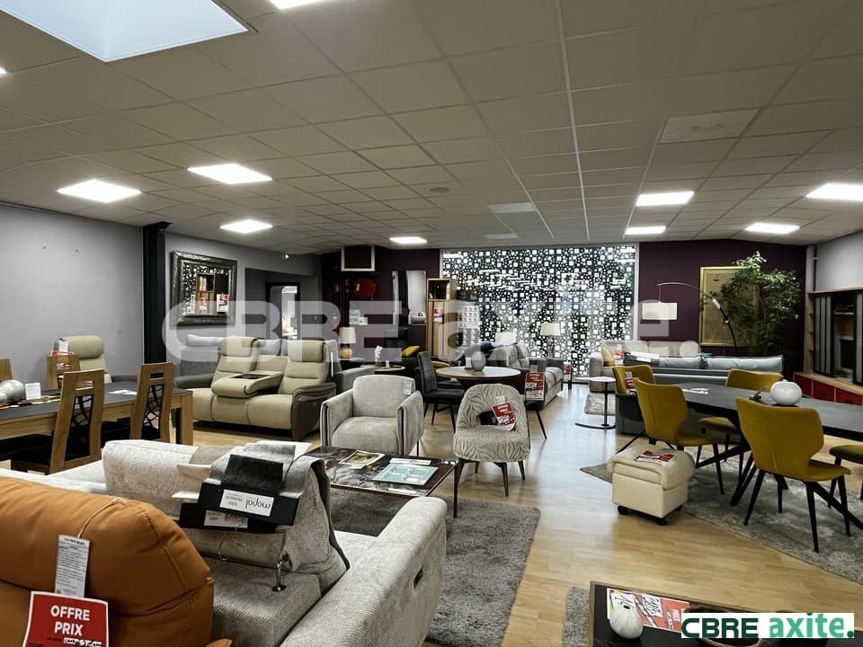 Local commercial de 1 990 m² à vendre au Pont-de-Beauvoisin, photo 4 sur 5