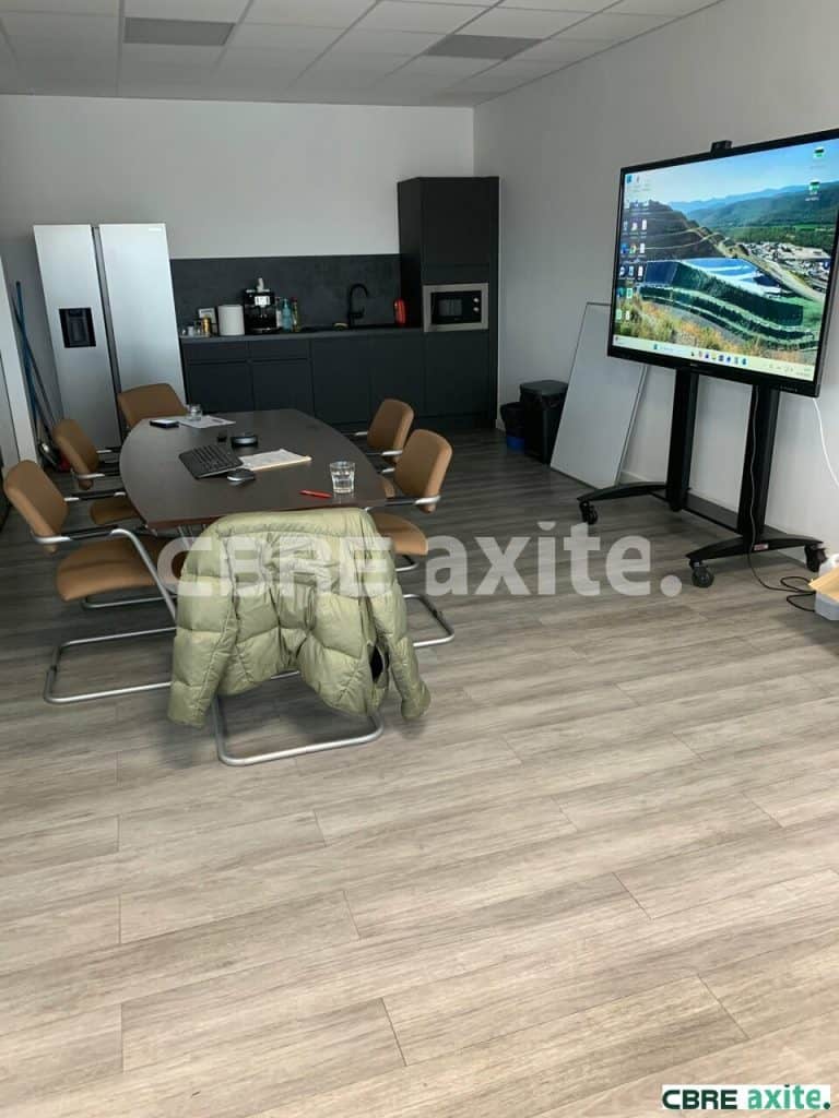 Bureaux de 124 m² à louer à Chasse-sur-Rhône, photo 4 sur 5