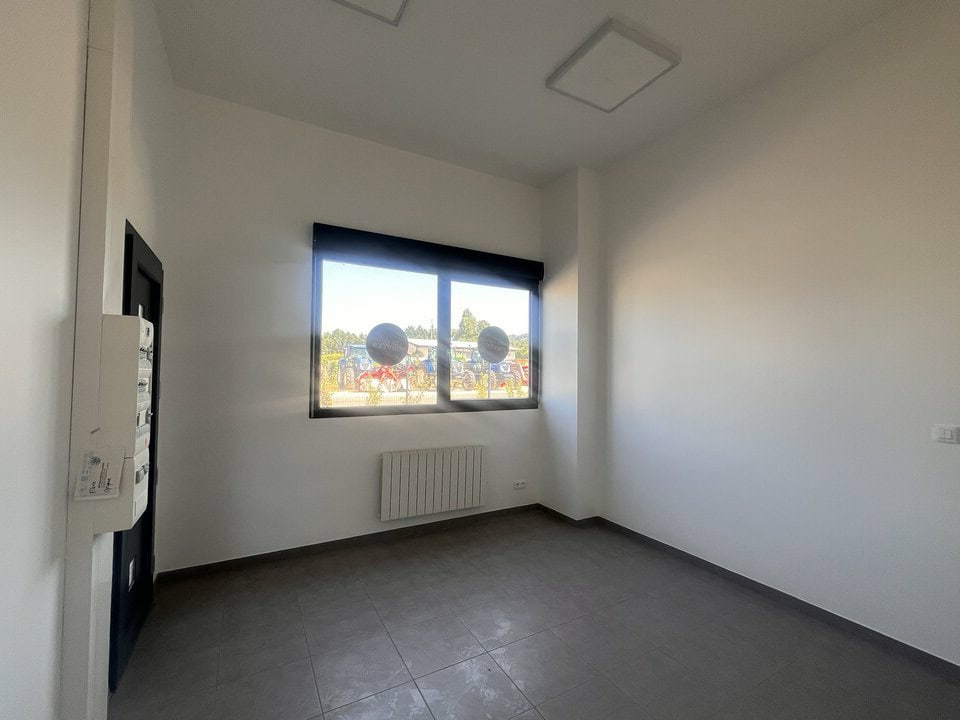 Local d’activité de 120 m² à louer à Salagnon, photo 3 sur 7