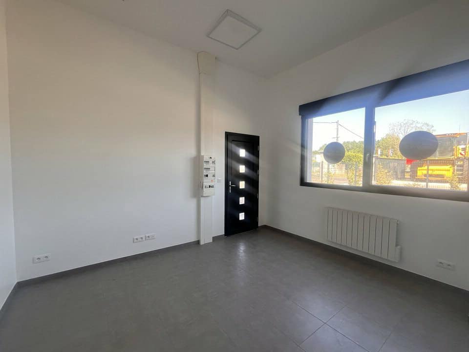 Local d’activité de 120 m² à louer à Salagnon, photo 4 sur 7