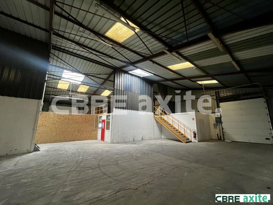 Local d’activité de 700 m² à louer à Villemoirieu, photo 3 sur 5