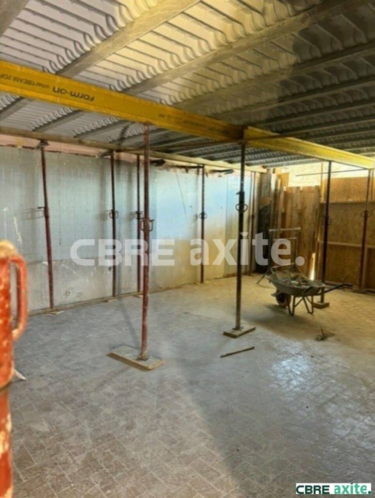 Local commercial de 156 m² à louer à Frontonas, photo 2 sur 4