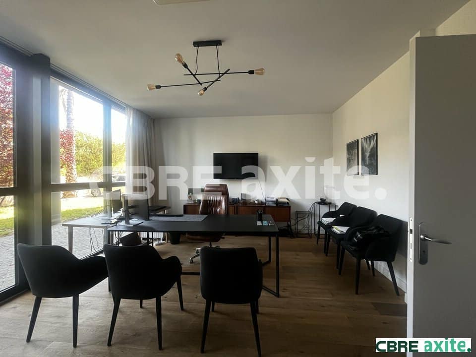Bureaux de 170 m² à louer à Bourgoin-Jallieu, photo 2 sur 5