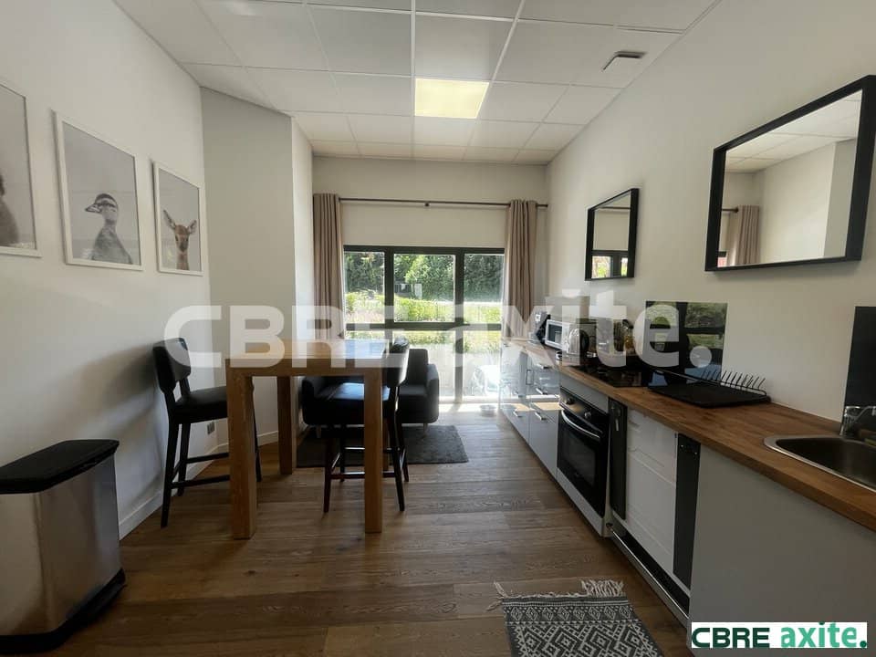 Bureaux de 170 m² à louer à Bourgoin-Jallieu, photo 4 sur 5